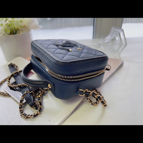 CHANEL Bags Chanel Small Vanity Case Poshmark